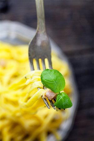 simsearch:400-08964146,k - Italian cooking. Pasta spaghetti carbonara with ham, eggs and basil Stock Photo - Budget Royalty-Free & Subscription, Code: 400-07796578