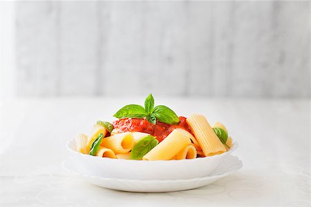 simsearch:400-04532905,k - Pasta with Tomato Sauce and Basil. Italian food. Mediterranean cuisine Photographie de stock - Aubaine LD & Abonnement, Code: 400-07796570