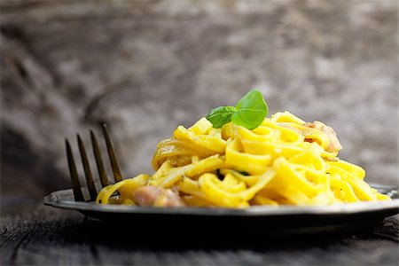 simsearch:400-07465860,k - Italian cooking. Pasta spaghetti carbonara with ham, eggs and basil Stock Photo - Budget Royalty-Free & Subscription, Code: 400-07796581