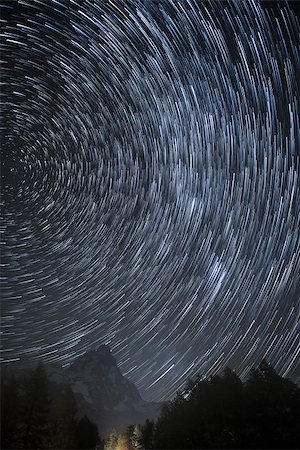 Star trails over the Mount Cervino in an autumn night, Aosta Valley Fotografie stock - Microstock e Abbonamento, Codice: 400-07796607
