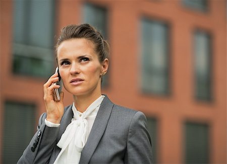 simsearch:400-06642775,k - Serious business woman talking cell phone in front of office building Photographie de stock - Aubaine LD & Abonnement, Code: 400-07796696