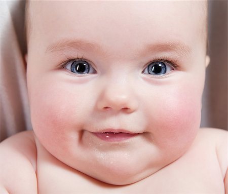 Close-up portrait of sweet little smiling baby girl Foto de stock - Super Valor sin royalties y Suscripción, Código: 400-07792026