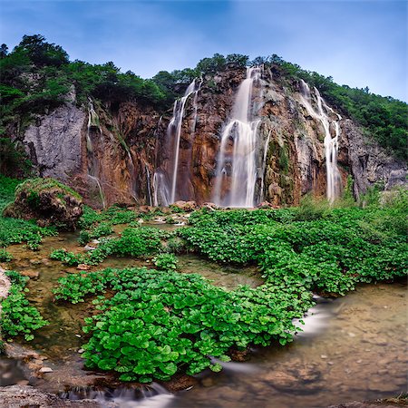 simsearch:400-06767512,k - Plitvice Lakes National Park Waterfalls in the Morning, Croatia Foto de stock - Royalty-Free Super Valor e Assinatura, Número: 400-07792433