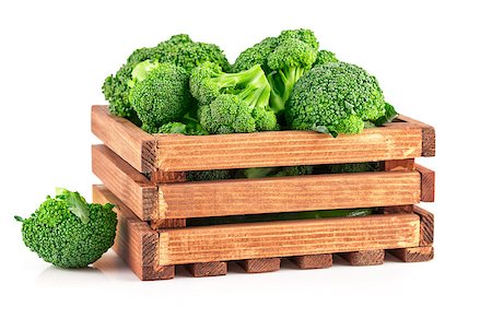 simsearch:400-07667021,k - Cabbage broccoli in wooden box. Isolated on white background Stock Photo - Budget Royalty-Free & Subscription, Code: 400-07792835