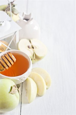 Apple and honey, traditional food of jewish New Year celebration, Rosh Hashana. Selective focus. Copyspace background. High key. Stock Photo - Budget Royalty-Free & Subscription, Code: 400-07793404