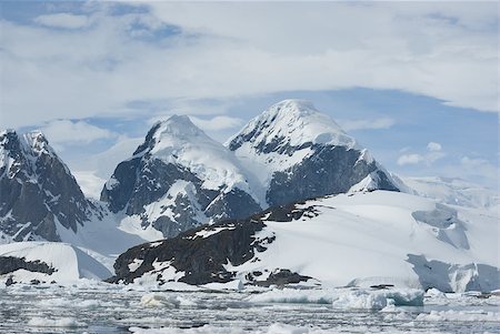 pilipenkod (artist) - The mountains on the coast of the Antarctic Peninsula - 3. Stock Photo - Budget Royalty-Free & Subscription, Code: 400-07793952