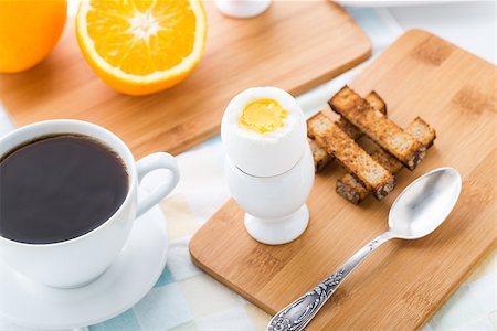 simsearch:400-08338441,k - Breakfast with soft boiled eggs and  toast soldiers Stockbilder - Microstock & Abonnement, Bildnummer: 400-07817010