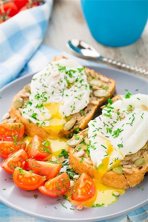 simsearch:649-08900904,k - Breakfast sandwich with poached egg and cherry tomatoes. Stock Photo - Budget Royalty-Free & Subscription, Code: 400-07817013