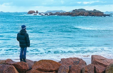 simsearch:400-08887977,k - Boy to look on ocean. Tregastel coast morning spring view  (between Perros-Guirec and Pleumeur-Bodou, Brittany, France). The Pink Granite Coast. Foto de stock - Super Valor sin royalties y Suscripción, Código: 400-07817283