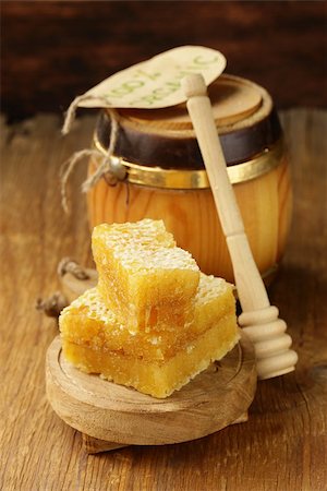 simsearch:400-06640106,k - natural organic honey in the comb on a wooden background Stock Photo - Budget Royalty-Free & Subscription, Code: 400-07817410