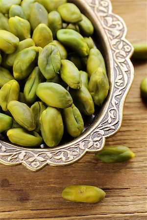 simsearch:400-09080000,k - peeled green pistachio nuts on a wooden background Stockbilder - Microstock & Abonnement, Bildnummer: 400-07817412