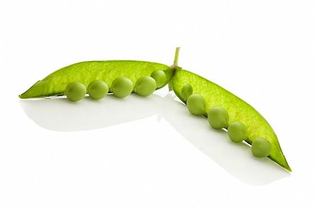 simsearch:400-07822704,k - Green fresh organic open pea pod isolated on white background. Culinary healthy food ingredient. Photographie de stock - Aubaine LD & Abonnement, Code: 400-07817729