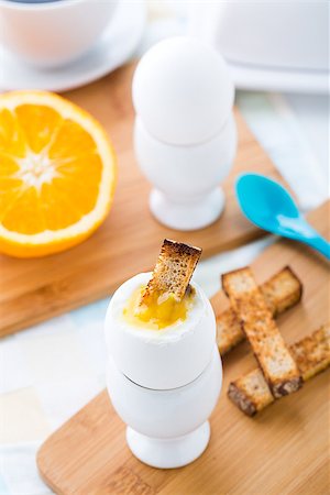 simsearch:400-08338441,k - Breakfast with soft boiled eggs and  toast soldiers Stockbilder - Microstock & Abonnement, Bildnummer: 400-07817761