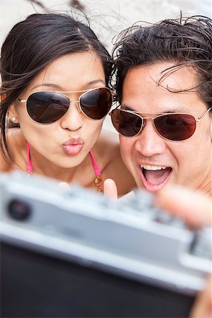 simsearch:400-08291180,k - Man & woman Asian couple, boyfriend girlfriend in bikini, taking vacation selfie photograph at the beach Foto de stock - Royalty-Free Super Valor e Assinatura, Número: 400-07817855