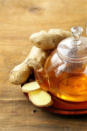 simsearch:400-04134733,k - beverage tea with ginger and fresh root on a wooden background Foto de stock - Royalty-Free Super Valor e Assinatura, Número: 400-07818018