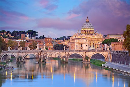 simsearch:879-09034212,k - View of St. Peter's cathedral in Rome, Italy. Foto de stock - Super Valor sin royalties y Suscripción, Código: 400-07819672