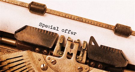simsearch:400-08078286,k - Vintage typewriter, old rusty, warm yellow filter - Special offer Foto de stock - Super Valor sin royalties y Suscripción, Código: 400-07824068