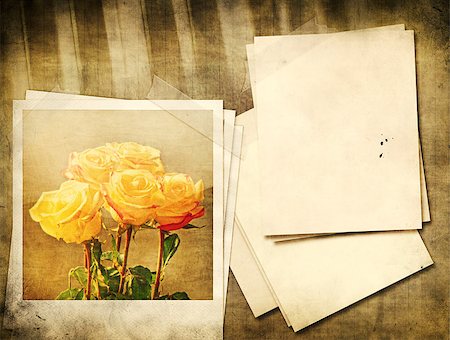 simsearch:400-08138524,k - Grunge yellow roses and piano vintage background. Photographie de stock - Aubaine LD & Abonnement, Code: 400-07824107