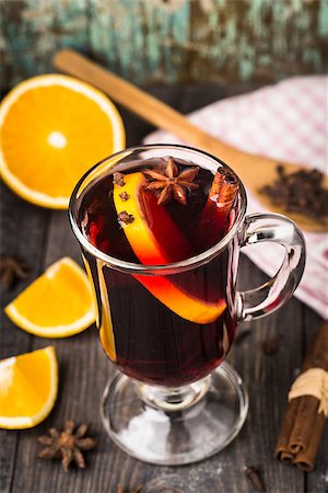 simsearch:400-06464230,k - Glass of mulled wine with orange and spices Foto de stock - Royalty-Free Super Valor e Assinatura, Número: 400-07824265