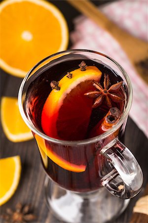 simsearch:400-06464230,k - Glass of mulled wine with orange and spices Foto de stock - Royalty-Free Super Valor e Assinatura, Número: 400-07824266