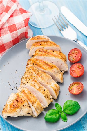 simsearch:400-07620488,k - Deicious grilled chicken breasts on a plate Stockbilder - Microstock & Abonnement, Bildnummer: 400-07824263