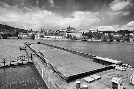 simsearch:400-06393299,k - View on the spring Prague gothic Castle and big tugboat, Czech Republic Photographie de stock - Aubaine LD & Abonnement, Code: 400-07824344