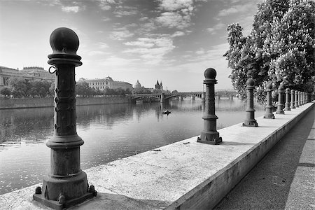 simsearch:400-06393299,k - View of the Old Town in Prague from Vltava river bank Photographie de stock - Aubaine LD & Abonnement, Code: 400-07824343