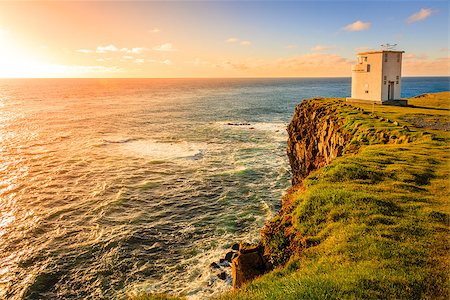 simsearch:400-04083138,k - Lighthouse on Latrabjarg cliffs, the westmost point of Iceland Foto de stock - Super Valor sin royalties y Suscripción, Código: 400-07824497