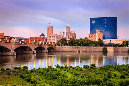 Beautiful view of Indianapolis skyline and the White River at sunset Photographie de stock - Aubaine LD & Abonnement, Code: 400-07824506