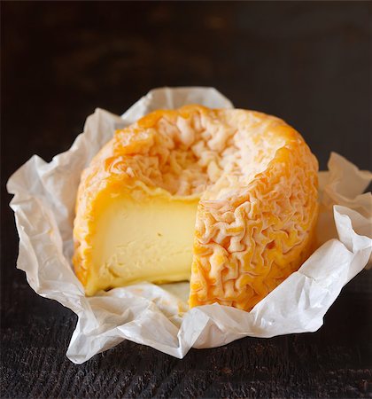 simsearch:400-05682309,k - French cheese Langres on an old wooden background. Stock Photo - Budget Royalty-Free & Subscription, Code: 400-07824839