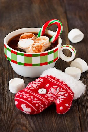 simsearch:400-08338397,k - Christmas hot cocoa mix with chocolate, marshmallow and candy cane in mug. Photographie de stock - Aubaine LD & Abonnement, Code: 400-07824855