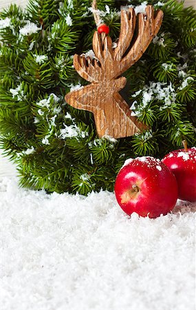 simsearch:400-07824858,k - Christmas decoration with wreath, decorative wooden deer and fresh ripe red aplles on snow. Stock Photo - Budget Royalty-Free & Subscription, Code: 400-07824856