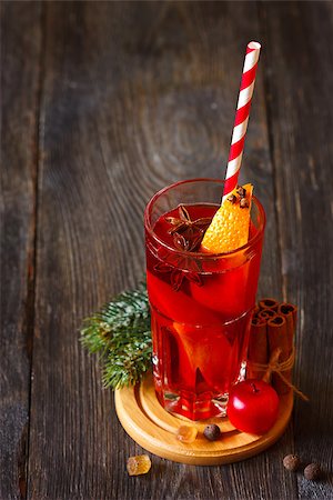 simsearch:400-06464230,k - Glass of red hot mulled wine with spices and orange for Christmas holyday. Foto de stock - Royalty-Free Super Valor e Assinatura, Número: 400-07824860