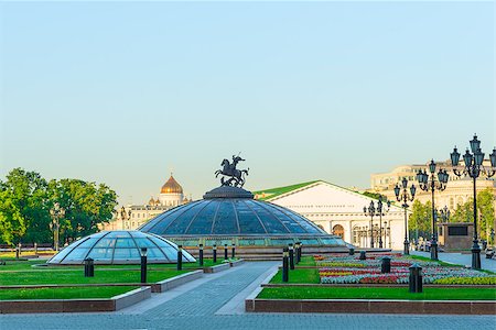 simsearch:400-05754435,k - Manezh Square in central Moscow in the early morning Photographie de stock - Aubaine LD & Abonnement, Code: 400-07825061