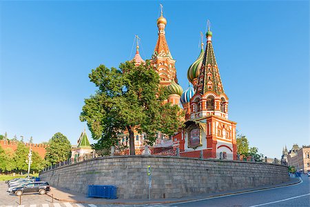 russia gold - panoramic shot of St. Basil's Cathedral in Moscow Stock Photo - Budget Royalty-Free & Subscription, Code: 400-07825072