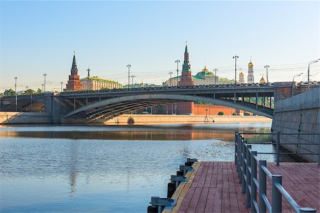morning cityscape of Moscow, a bridge across the river Stock Photo - Budget Royalty-Free & Subscription, Code: 400-07825085