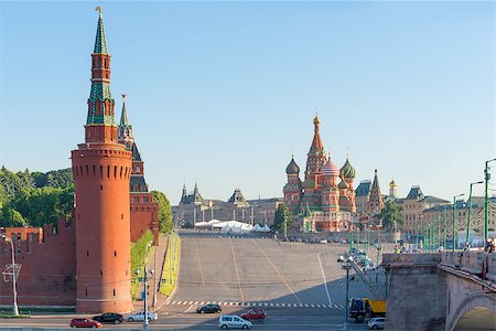 russia gold - sunny summer morning on Red Square in Moscow Stock Photo - Budget Royalty-Free & Subscription, Code: 400-07825081