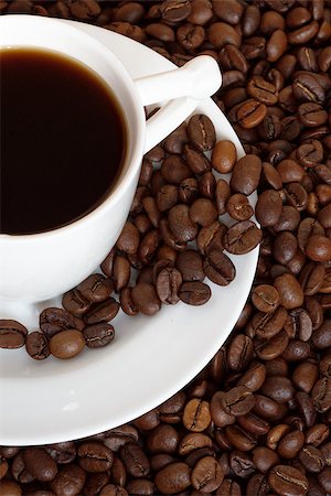 a cup of coffe and coffe-beans around it Photographie de stock - Aubaine LD & Abonnement, Code: 400-07825347
