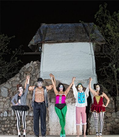 Group of celebrating cirque performers on stage Fotografie stock - Microstock e Abbonamento, Codice: 400-07825499