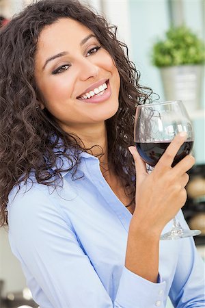 simsearch:400-07112758,k - Beautiful young Latina Hispanic woman smiling, relaxing and drinking a glass of red wine Fotografie stock - Microstock e Abbonamento, Codice: 400-07825946
