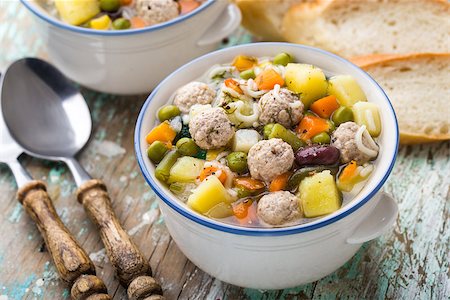 simsearch:400-07301312,k - Delicious meatball soup with vegetables in a bowl Stockbilder - Microstock & Abonnement, Bildnummer: 400-07826481