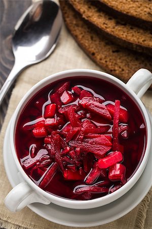rote-beete-suppe - Vegetarian red beetroot soup in a white bowl Stockbilder - Microstock & Abonnement, Bildnummer: 400-07827091