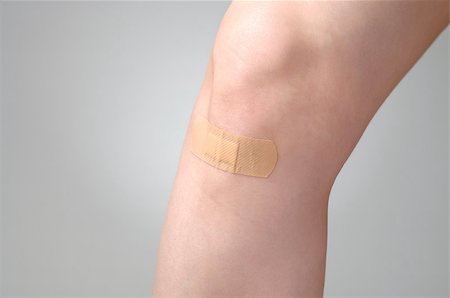 simsearch:400-07669067,k - Female leg with adhesive bandage Fotografie stock - Microstock e Abbonamento, Codice: 400-07827103