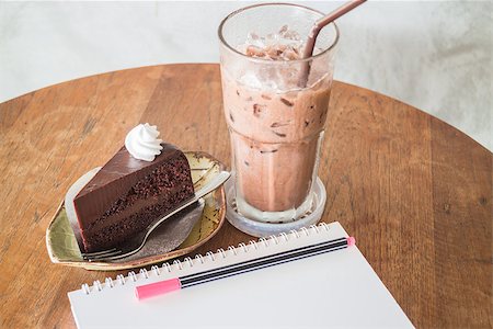 Easy meal of chocolate cake and drink, stock photo Stockbilder - Microstock & Abonnement, Bildnummer: 400-07827243