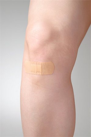 simsearch:400-07669067,k - Female leg with adhesive bandage Fotografie stock - Microstock e Abbonamento, Codice: 400-07827710
