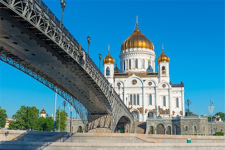 simsearch:400-06409424,k - Bridge over the Moscow river and church Foto de stock - Super Valor sin royalties y Suscripción, Código: 400-07827821