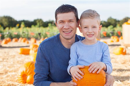 simsearch:400-07916492,k - family of two at pumpkin patch Stock Photo - Budget Royalty-Free & Subscription, Code: 400-07828225