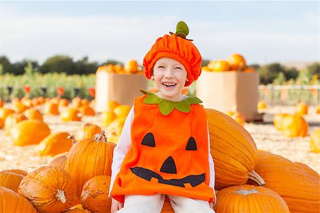 simsearch:400-07169847,k - little smiling boy in pumpkin costume ready for halloween Photographie de stock - Aubaine LD & Abonnement, Code: 400-07828249