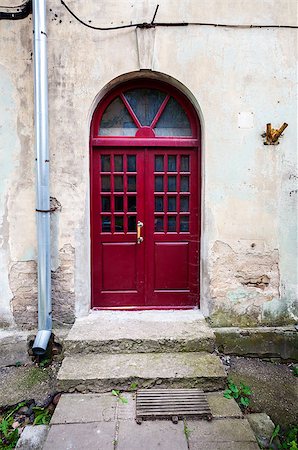 New red door in an old concrete wall Fotografie stock - Microstock e Abbonamento, Codice: 400-07828381