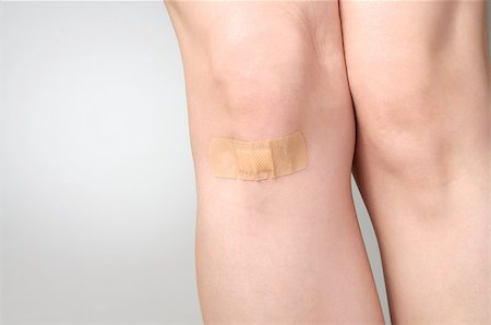 simsearch:400-07669067,k - Female leg with adhesive bandage Fotografie stock - Microstock e Abbonamento, Codice: 400-07828557